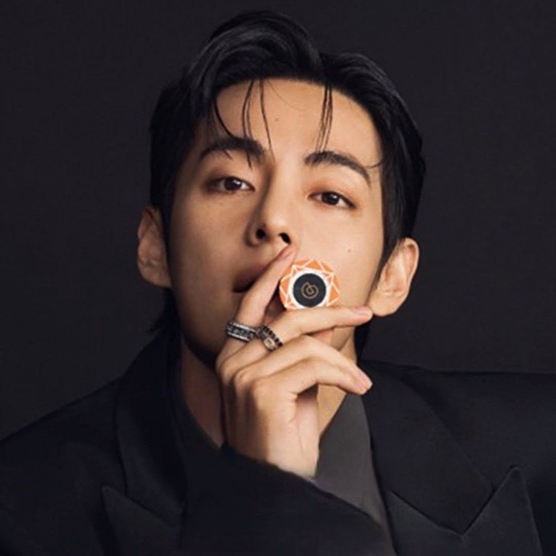 뷔 (방탄소년단)의 비하인드 컷