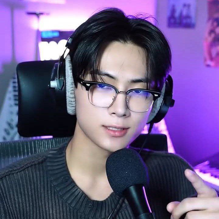 Foto terbaru Jay (ENHYPEN)