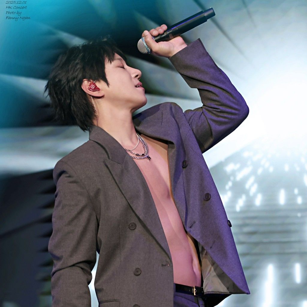 Recent activity shot of Hwang Chiyeol