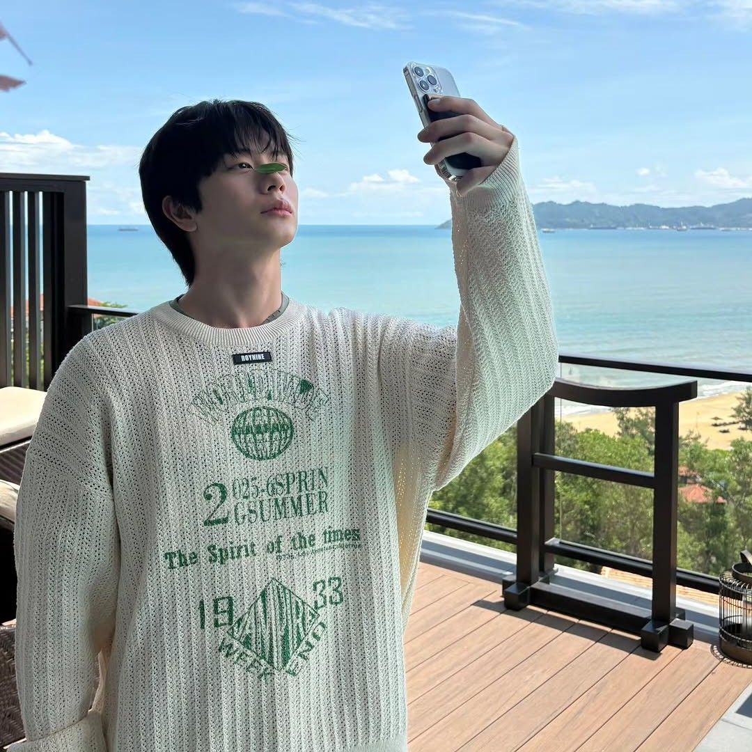 Recent activity shot of Yook Sungjae (BTOB)