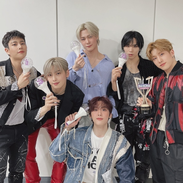 아스트로의 최신 사진