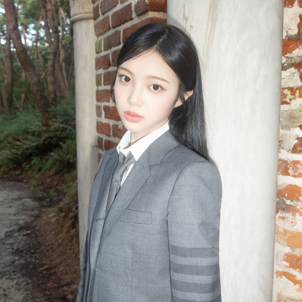 이안 (하츠투하츠)의 매력을 담은 최애돌 대표 사진