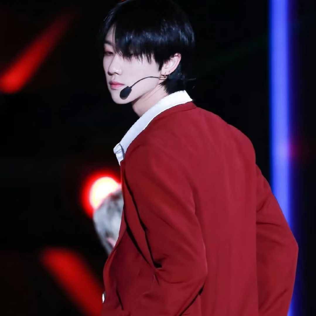 Behind-the-scenes cut of The 8 (SEVENTEEN)