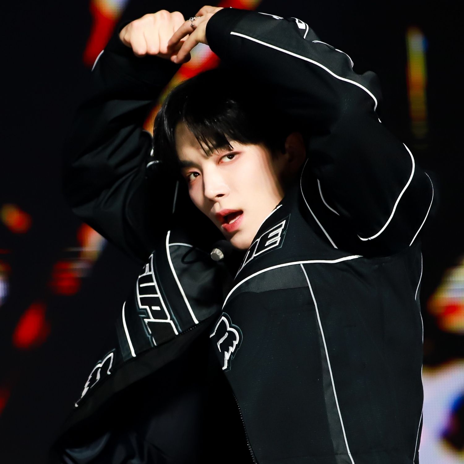 Behind-the-scenes cut of Kim Jonghyeon