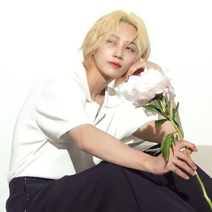 Recent activity shot of Jeonghan (SEVENTEEN)