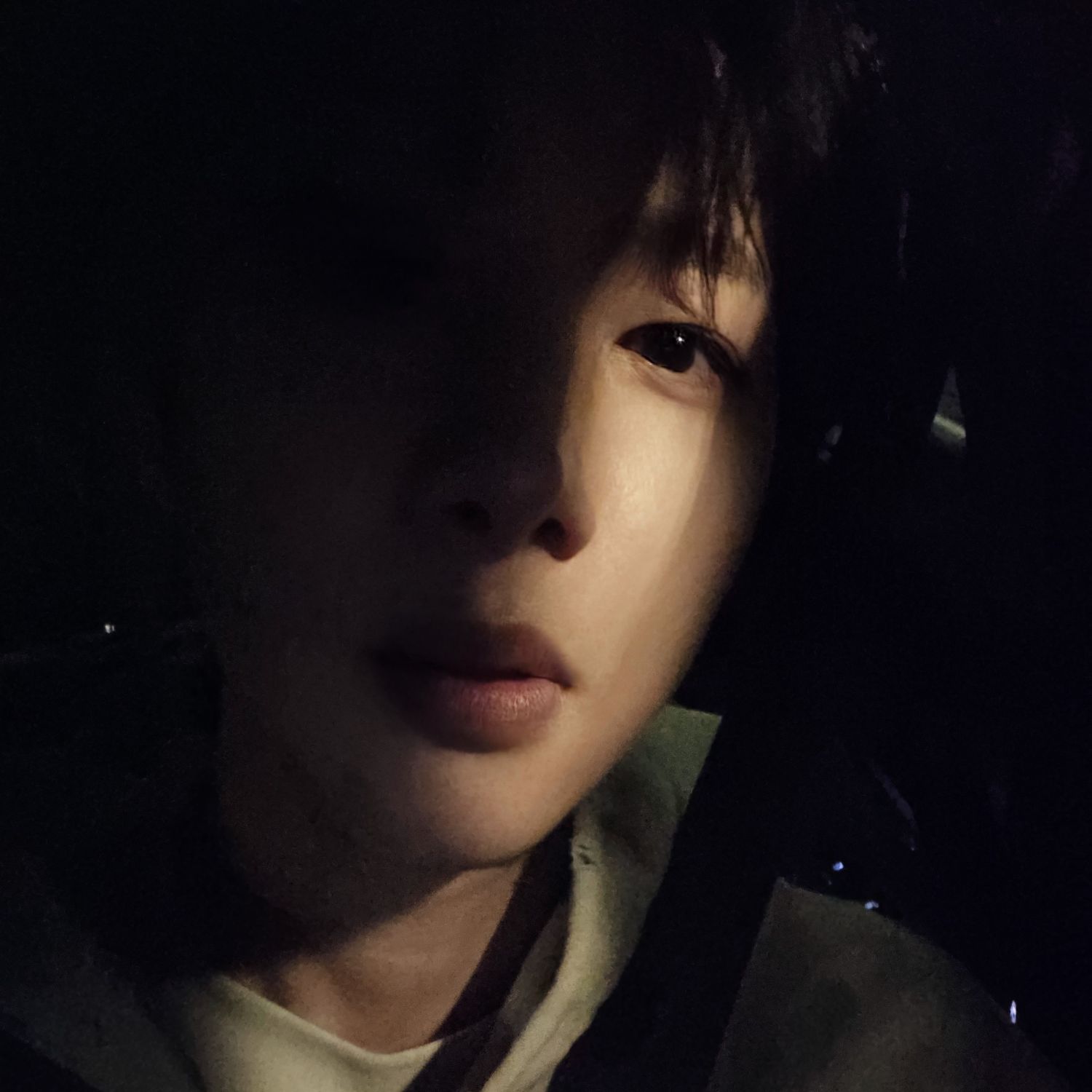 Recent activity shot of Hui (PENTAGON)