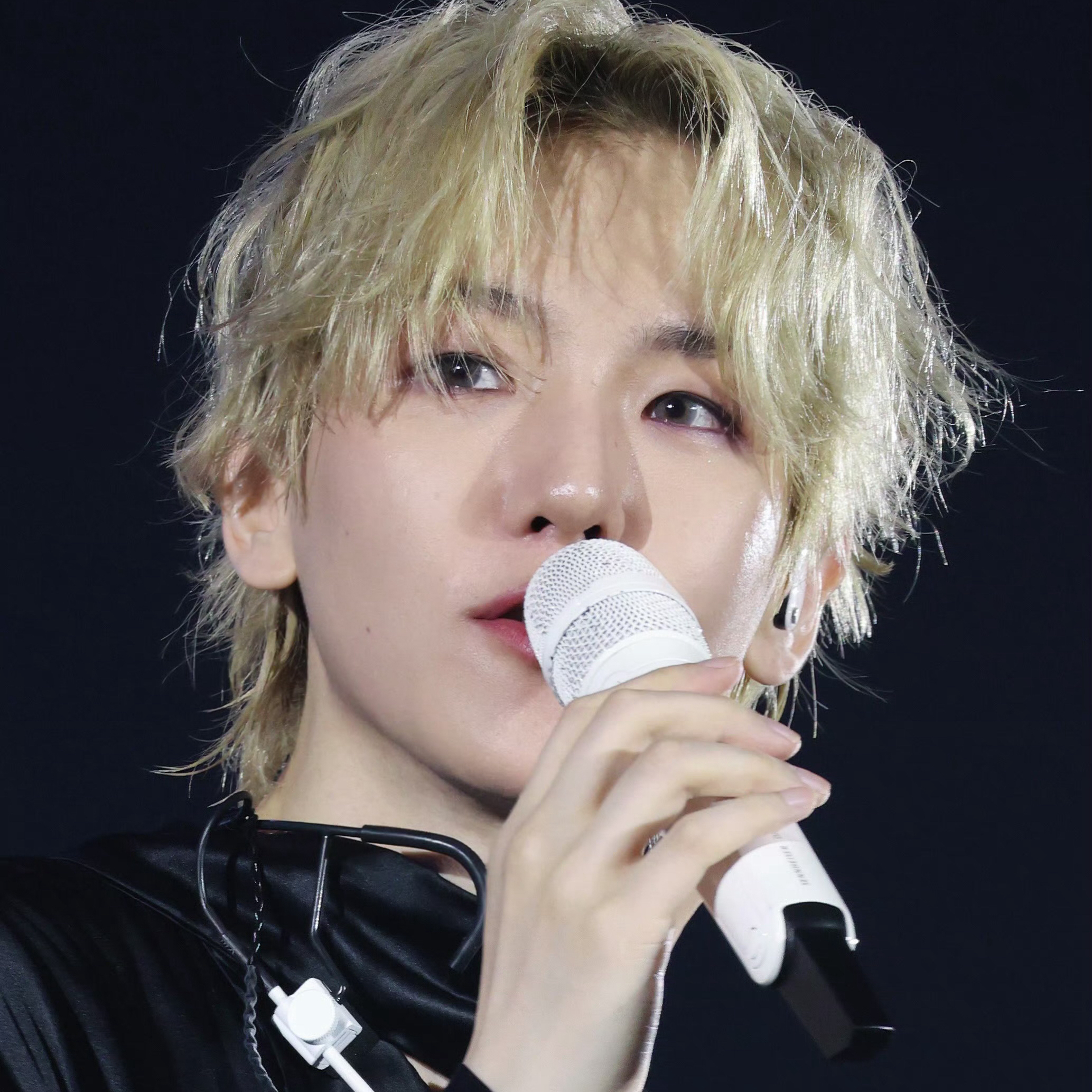 Recent activity shot of Baekhyun (EXO)
