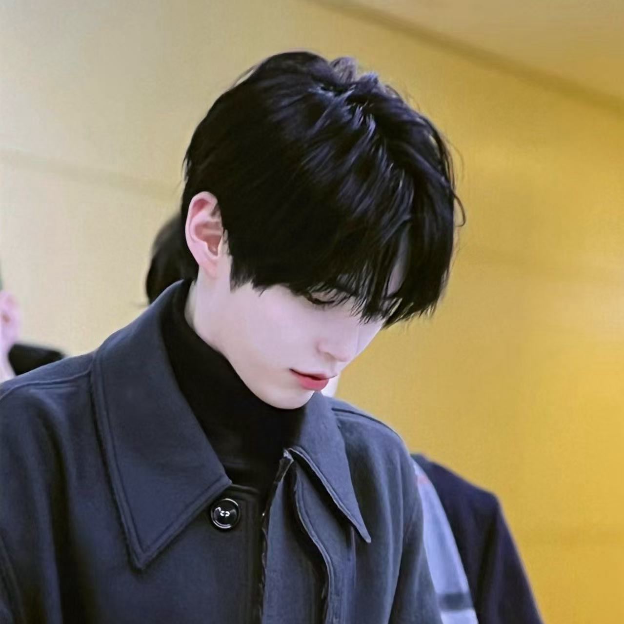 Behind-the-scenes cut of Sung Hanbin (ZEROBASEONE)