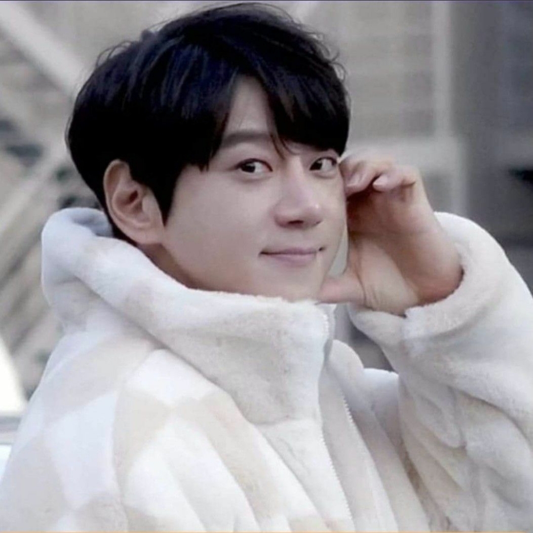 Latest photo of Hwang Chiyeol