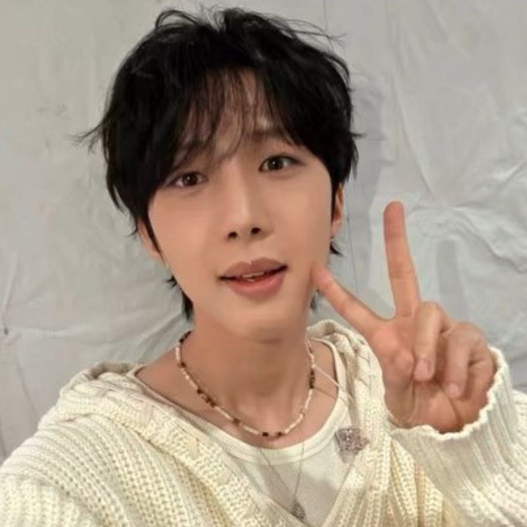 Behind-the-scenes cut of Hui (PENTAGON)