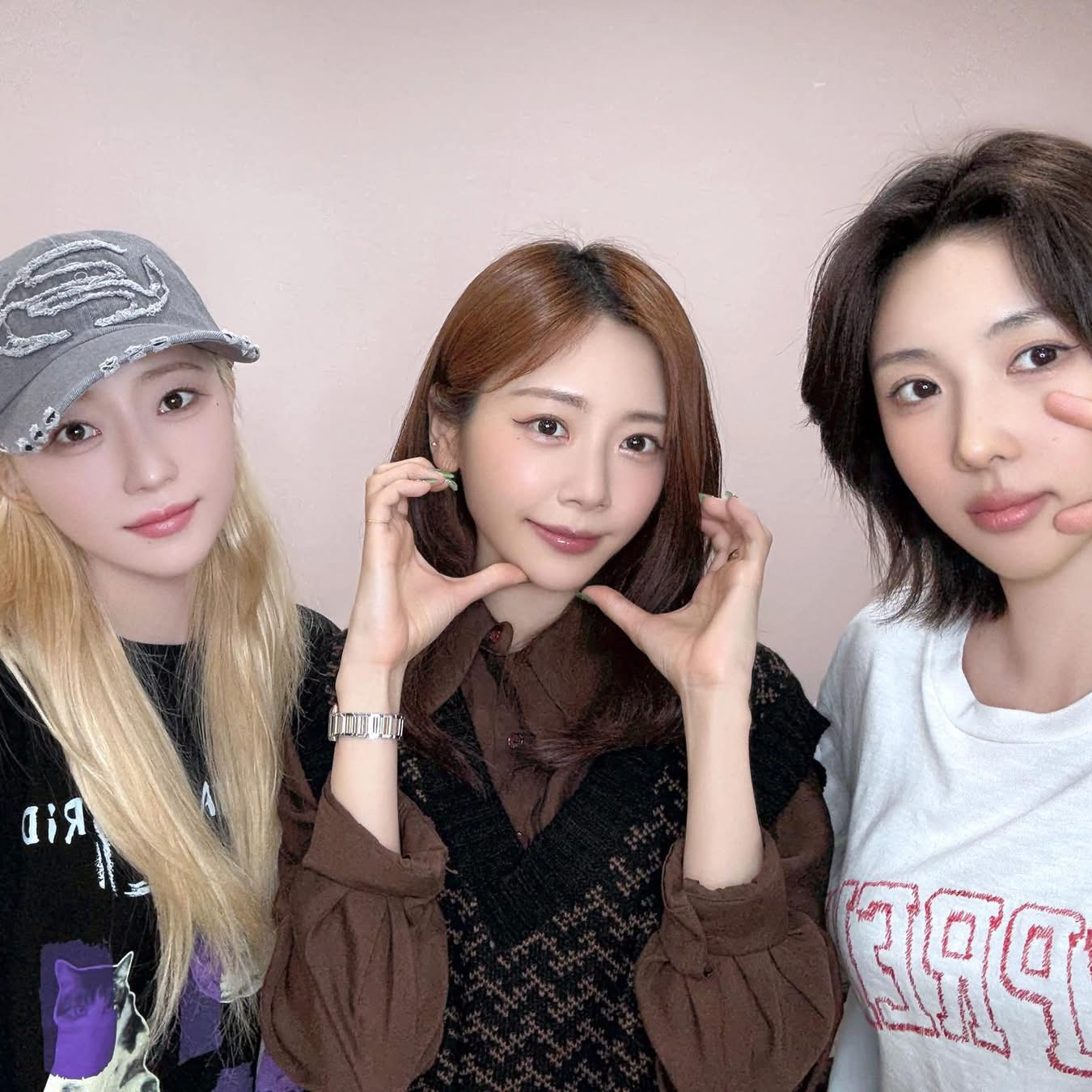 A moment captured by DREAMCATCHER's fan