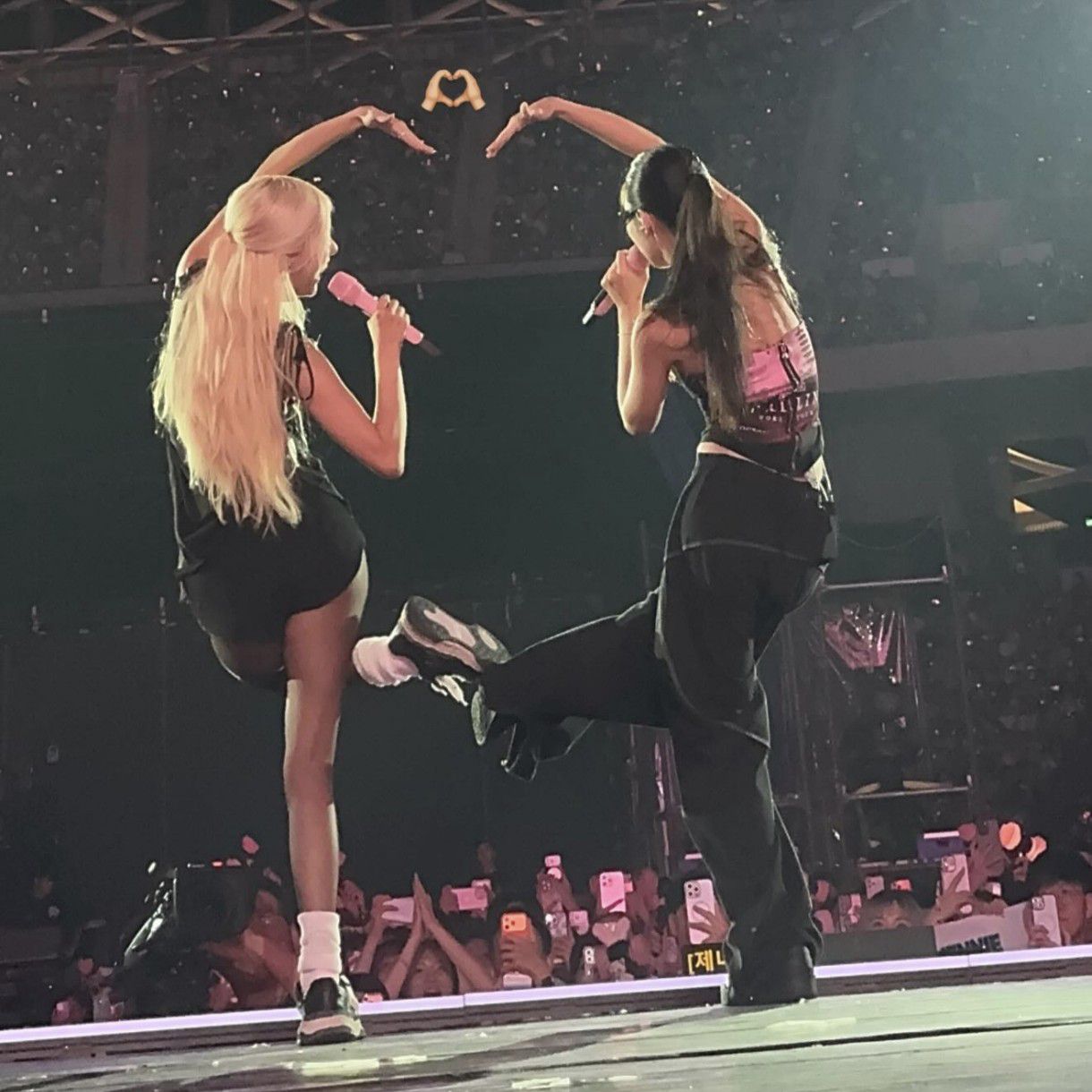 Behind-the-scenes cut of BLACKPINK