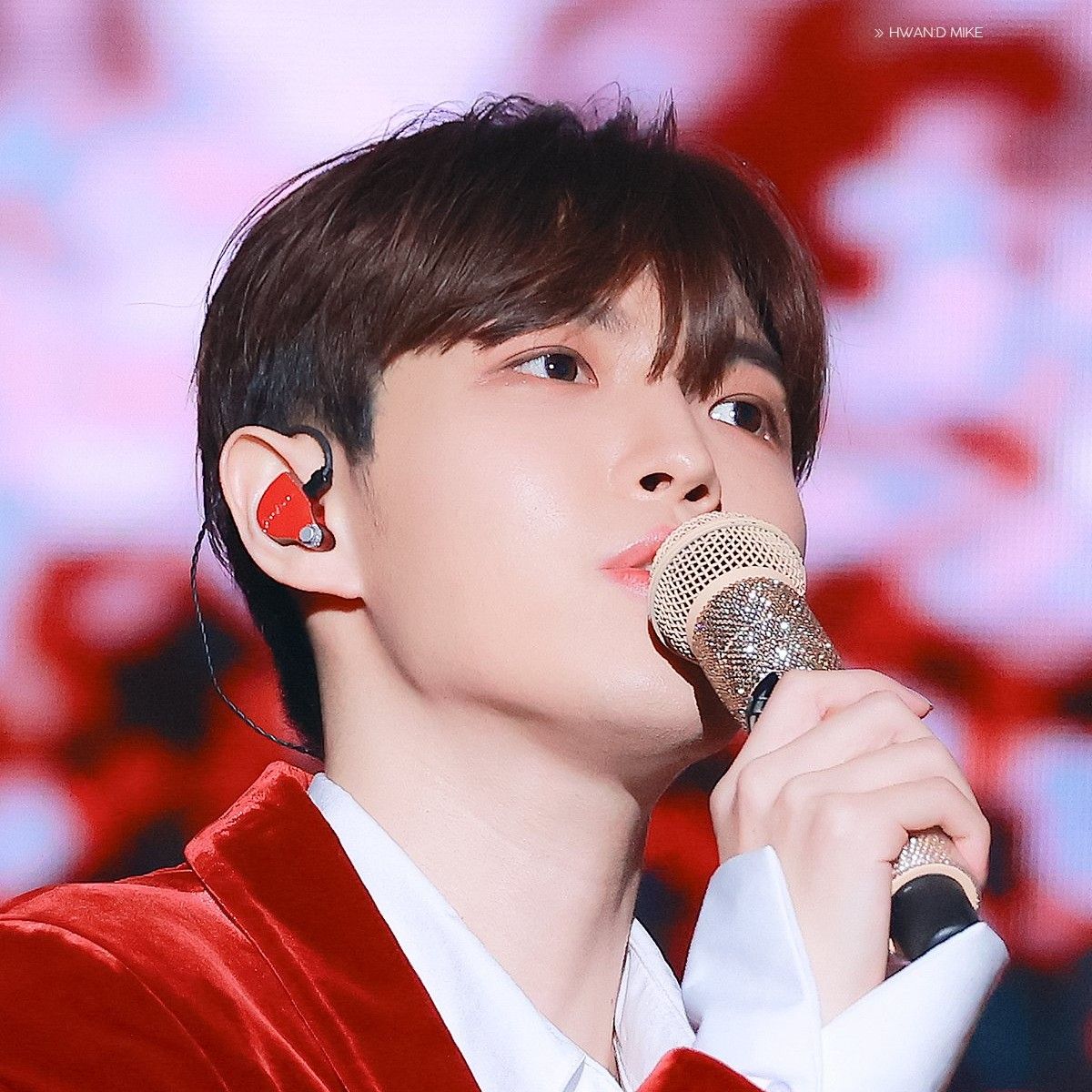 A moment captured by Kim Jaehwan's fan