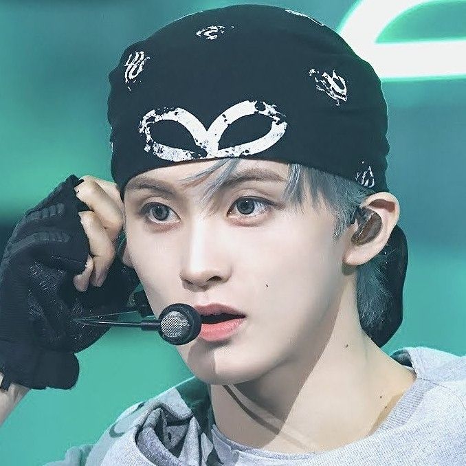 Behind-the-scenes cut of Mark (NCT 127, NCT DREAM)
