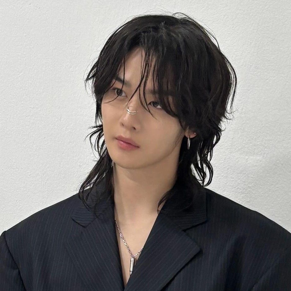 Behind-the-scenes cut of Bae Jinyoung