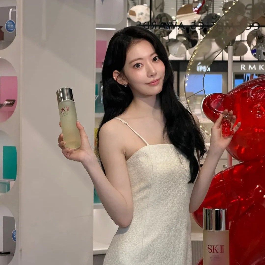 Behind-the-scenes cut of Sakura (LE SSERAFIM)