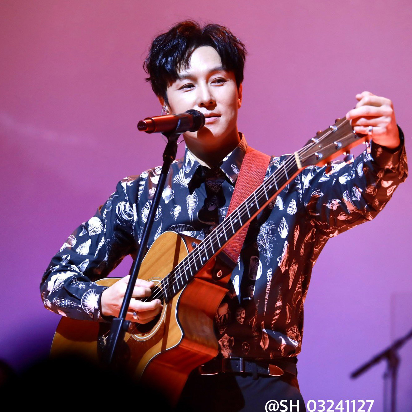 Behind-the-scenes cut of Kim Dongwan (SHINHWA)