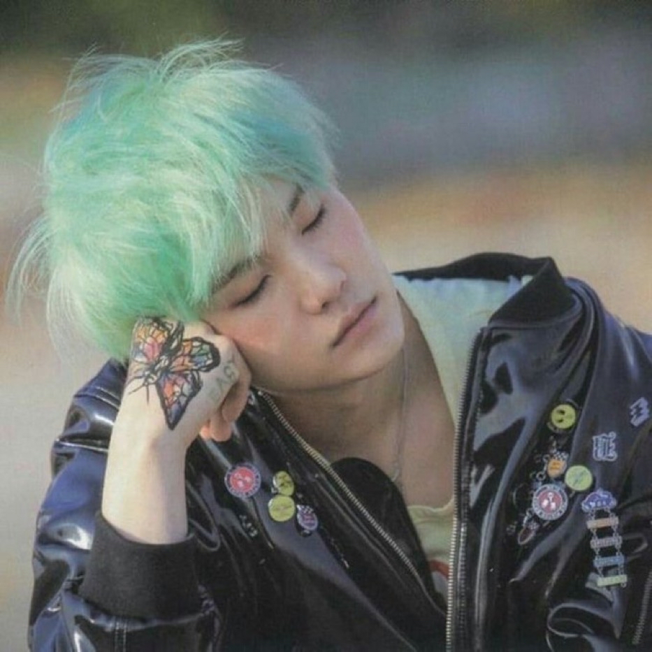 Foto aktivitas terbaru SUGA (BTS)