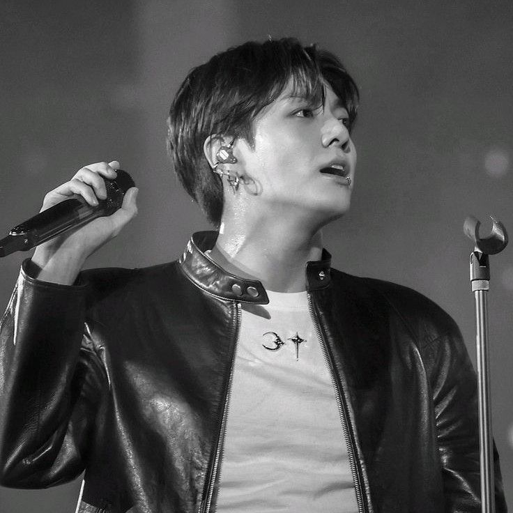 Foto aktivitas terbaru Jungkook (BTS)