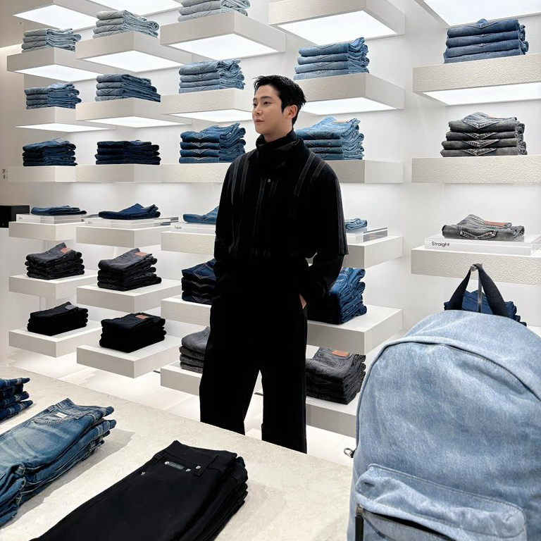 A moment captured by Rowoon's fan