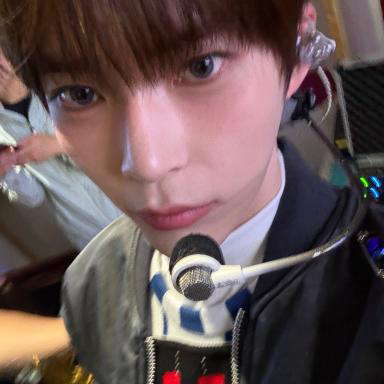 Today’s hot picks from the 성한빈 (제로베이스원) community