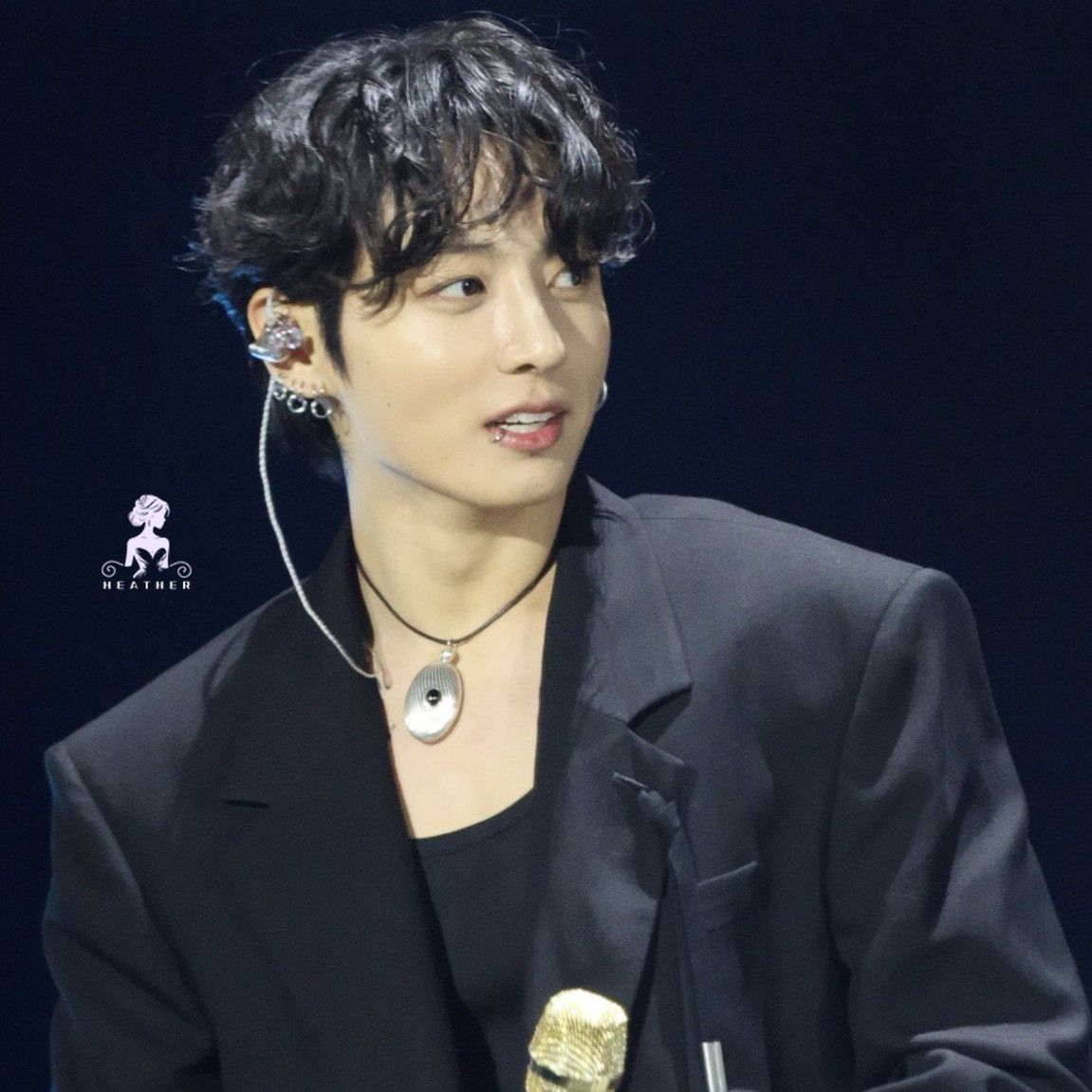 Foto aktivitas terbaru Jungkook (BTS)