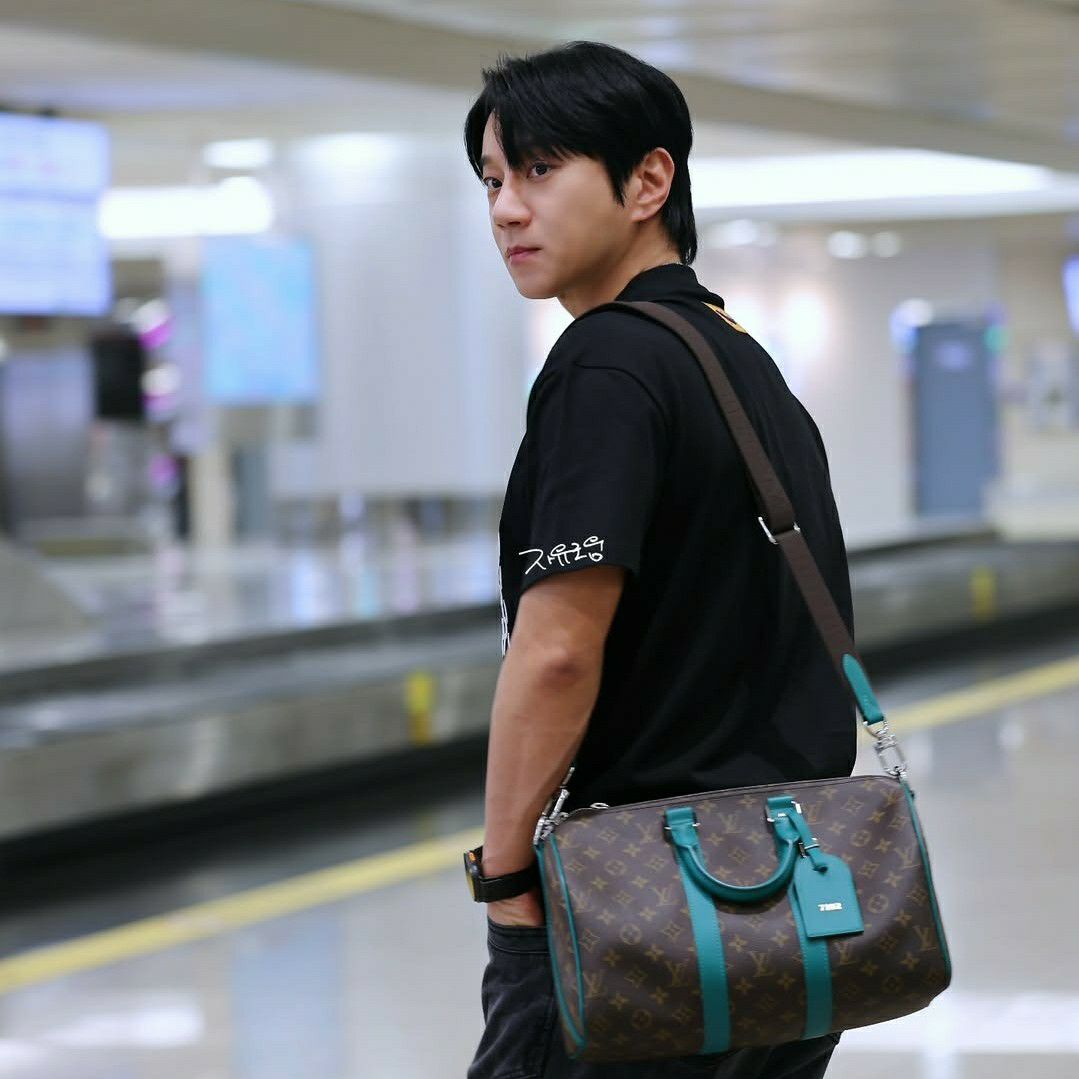 Foto aktivitas terbaru Hwang Chiyeol