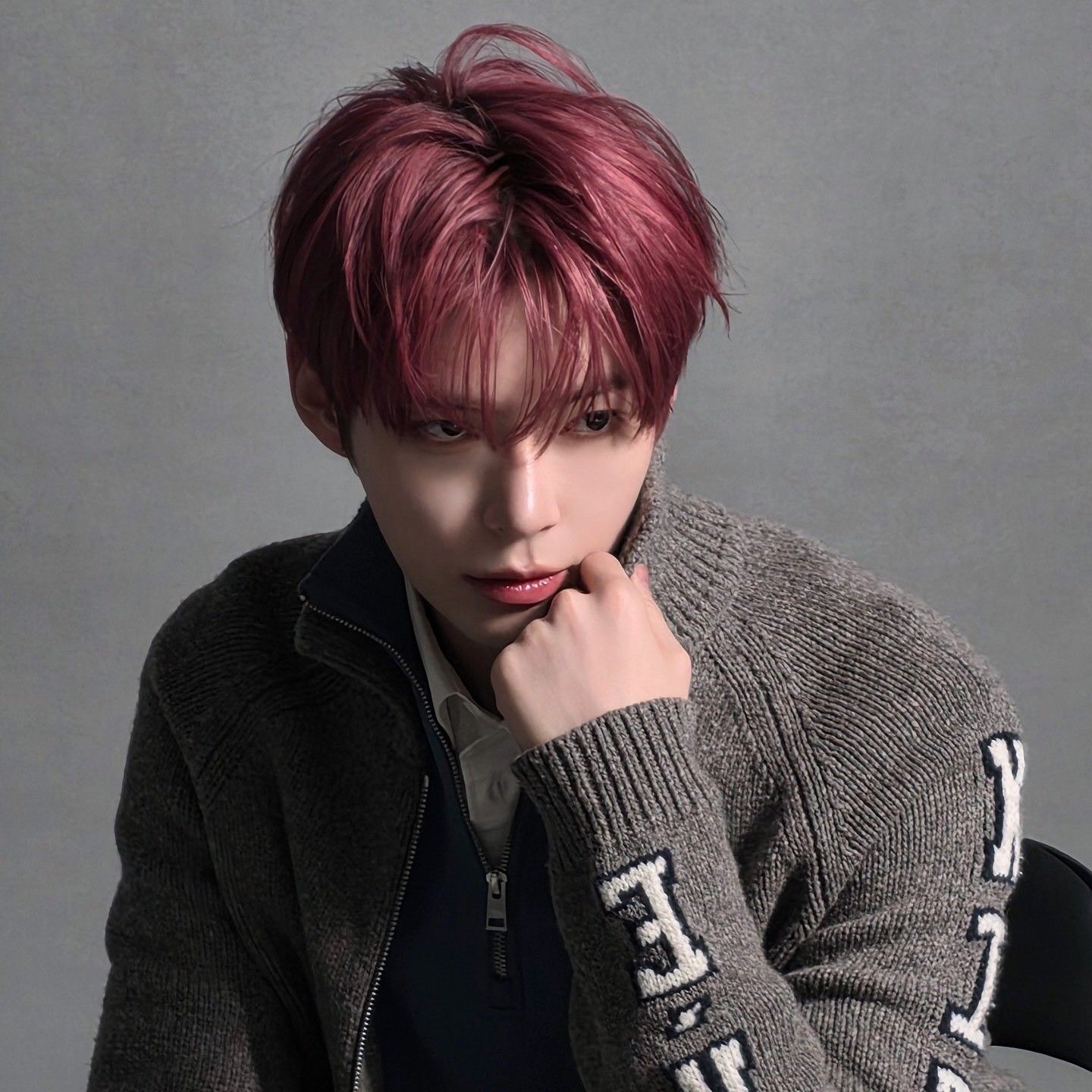 Recent activity shot of Sung Hanbin (ZEROBASEONE)