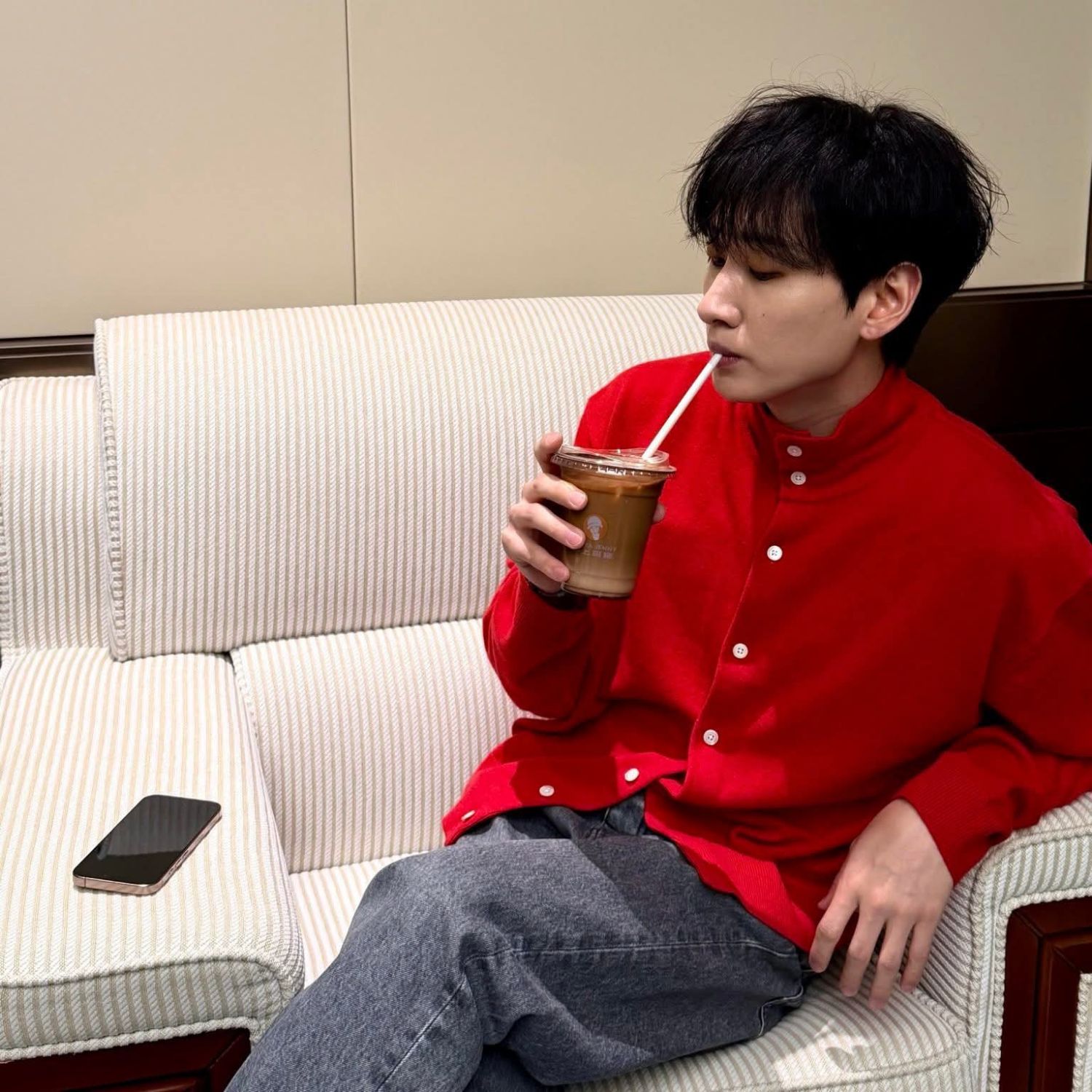 Behind-the-scenes cut of Eunhyuk (Super Junior)