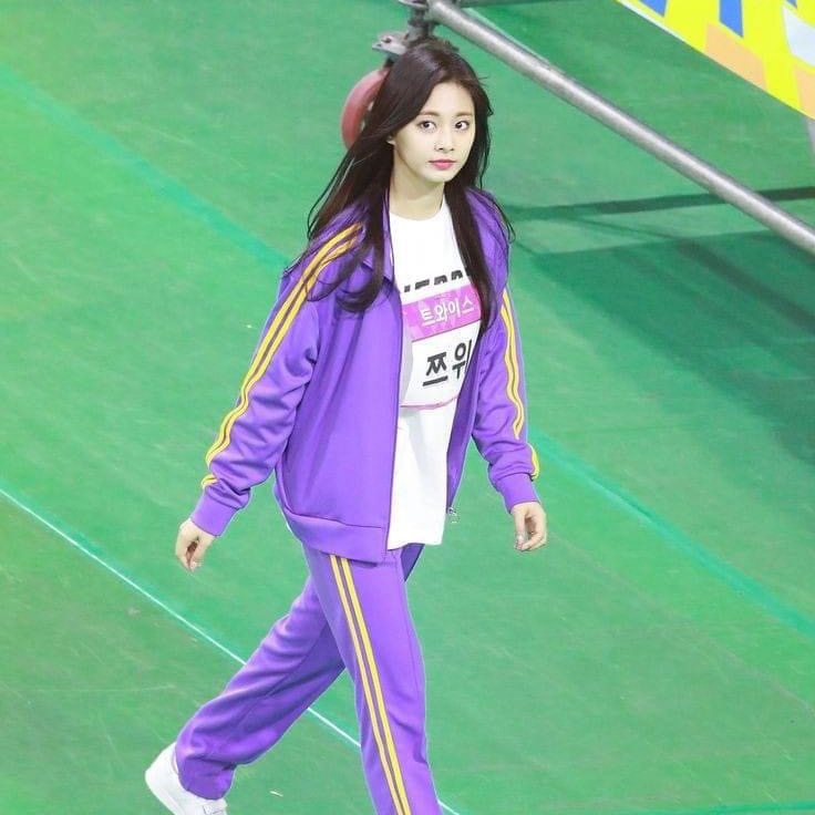 Foto aktivitas terbaru Mina (TWICE)