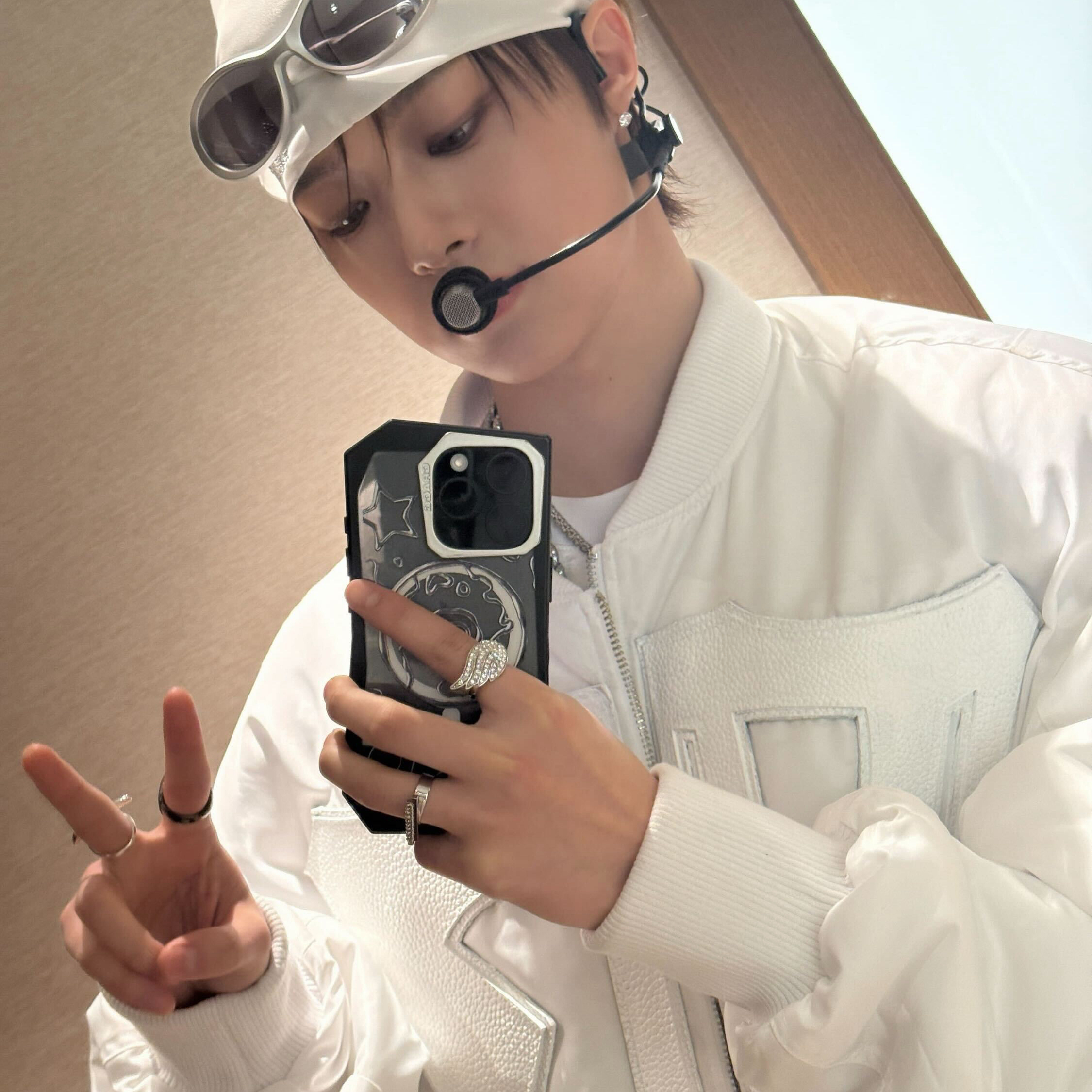 Behind-the-scenes cut of EJ (&TEAM)