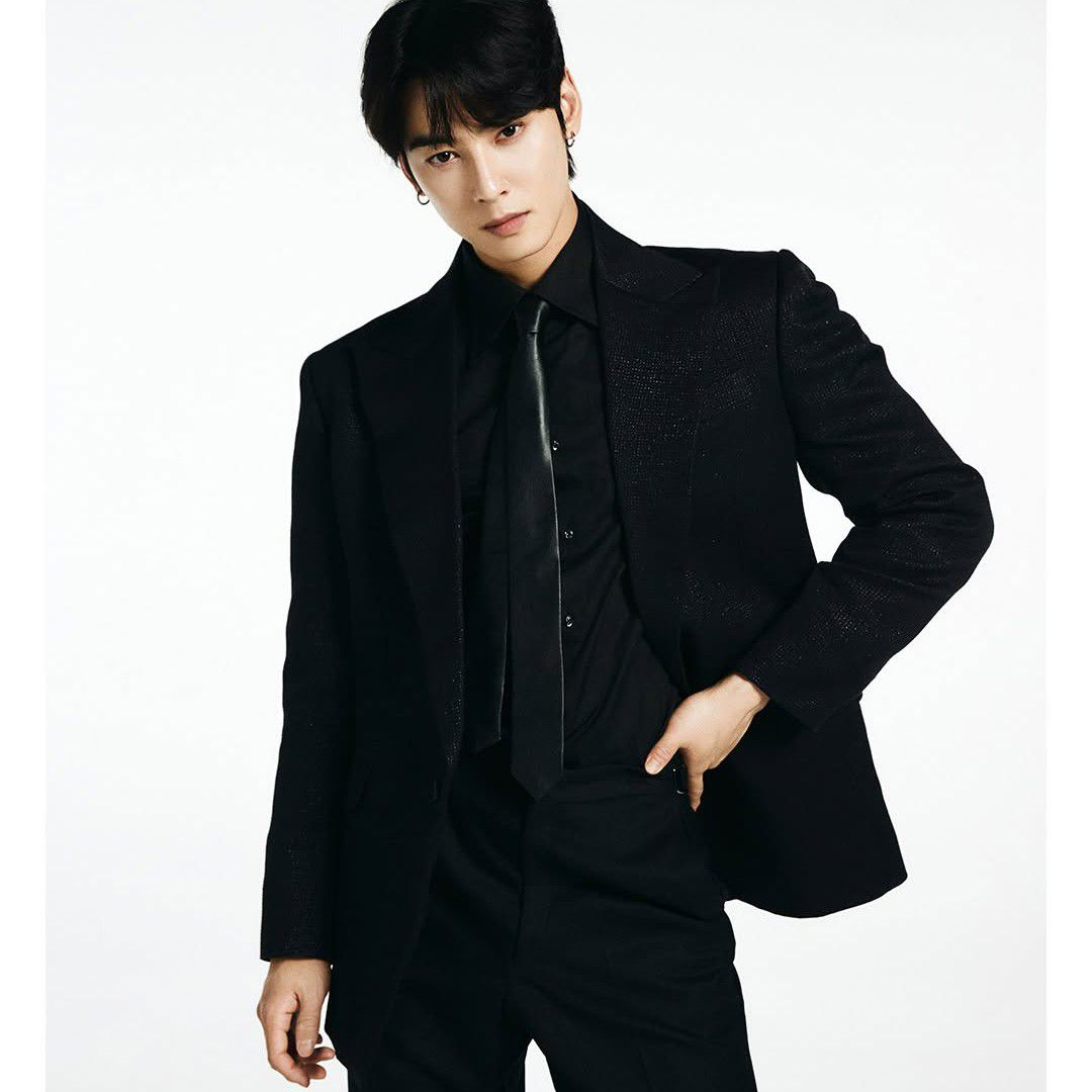 Latest photo of Eunwoo (ASTRO)
