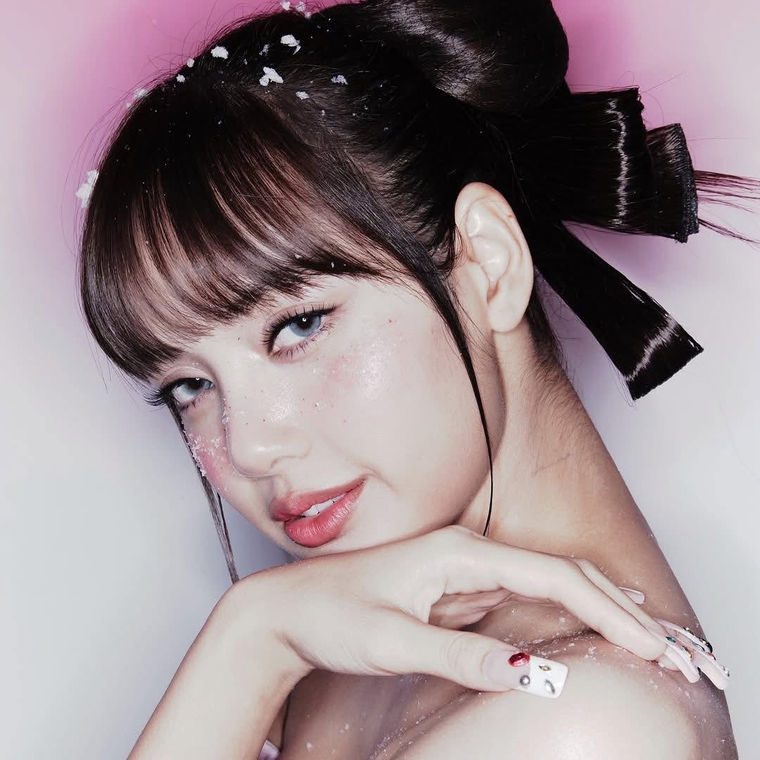 Recent activity shot of Lisa (BLACKPINK)