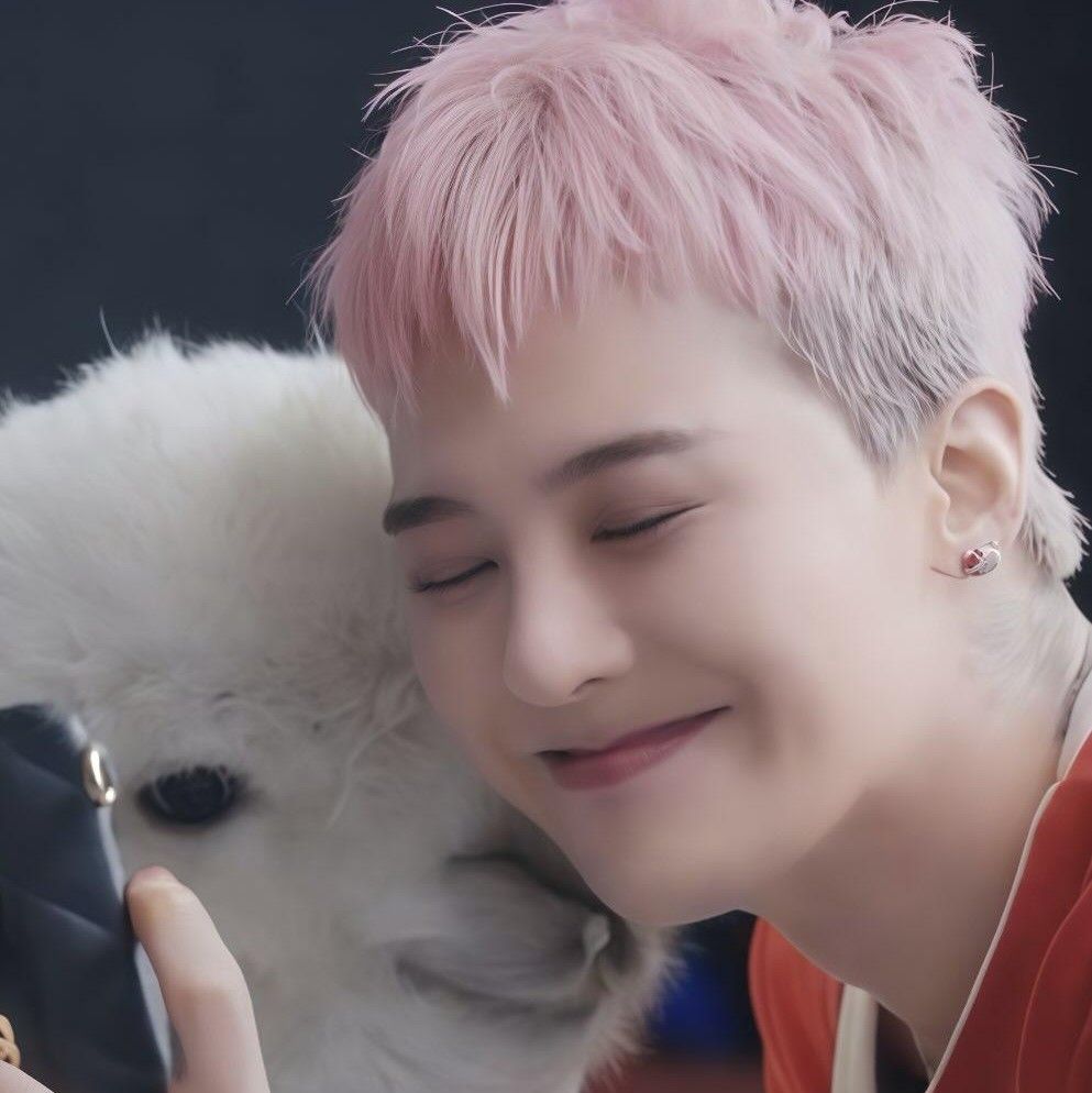 Recent activity shot of G-DRAGON (BIGBANG)