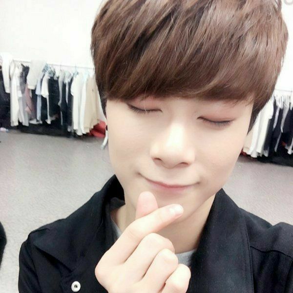Latest photo of Moonbin (ASTRO)