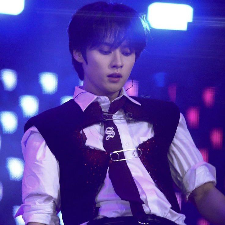 Latest photo of Lee Know (Stray Kids)