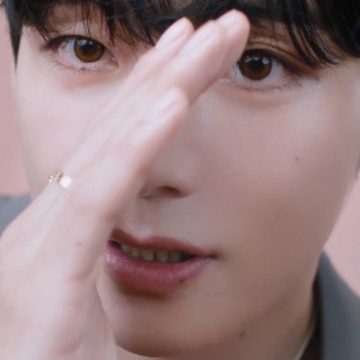 뷔 (방탄소년단) 최근 활동샷