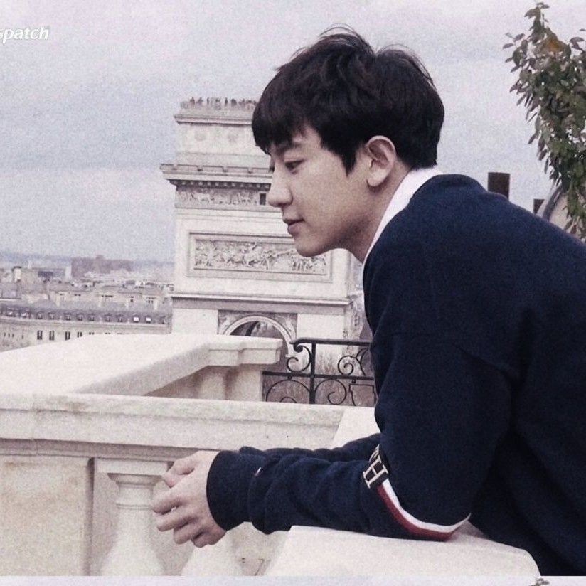 A moment captured by Chanyeol (EXO)'s fan