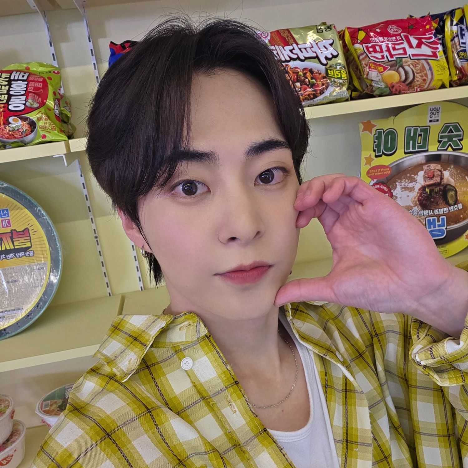 Behind-the-scenes cut of Xiumin (EXO)