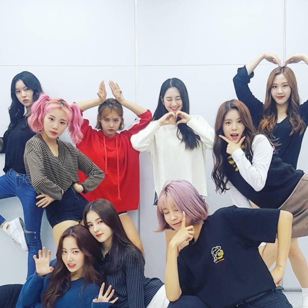 Behind-the-scenes cut of MOMOLAND