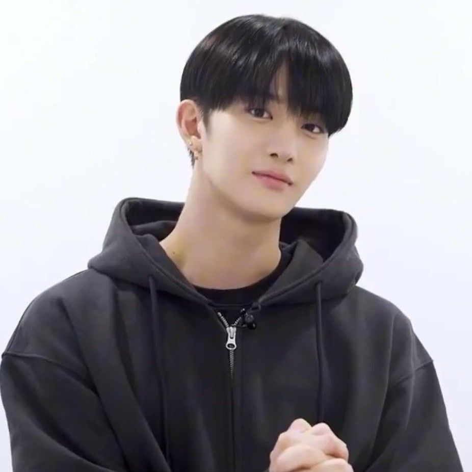 Foto terbaru Bae Jinyoung