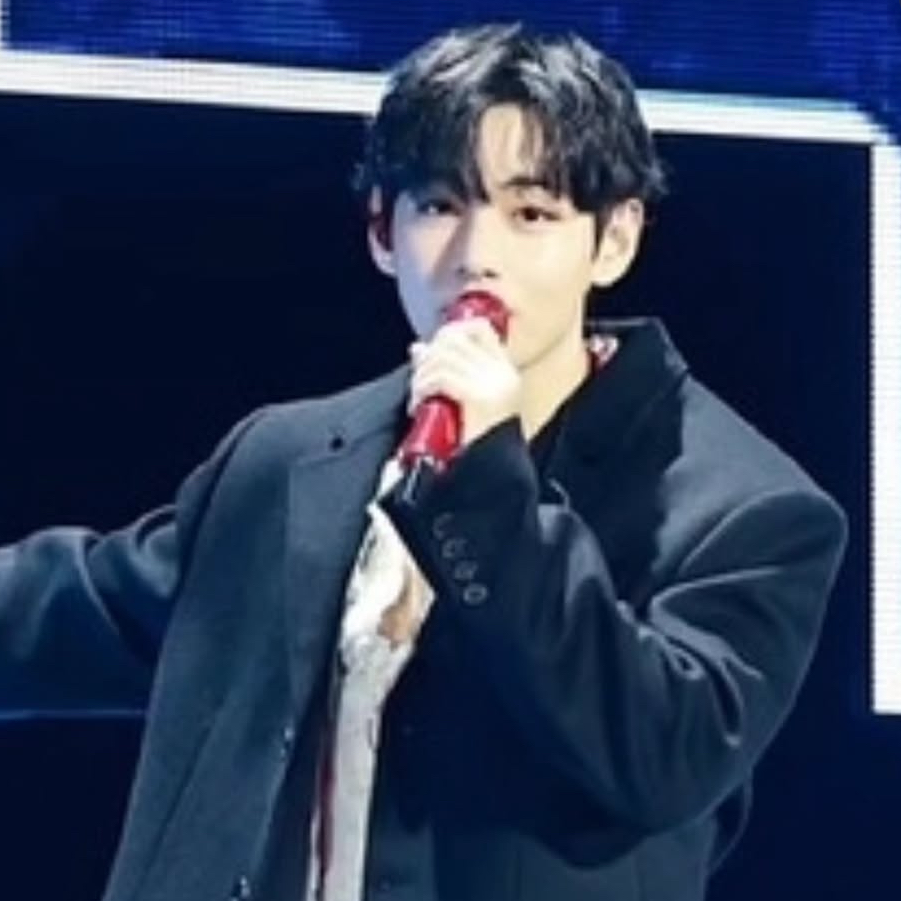 Behind-the-scenes cut of V (BTS)