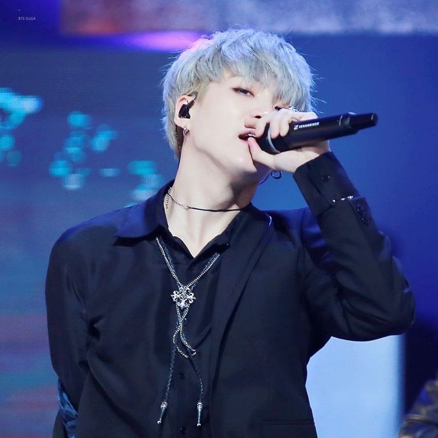 Potret di balik layar SUGA (BTS)