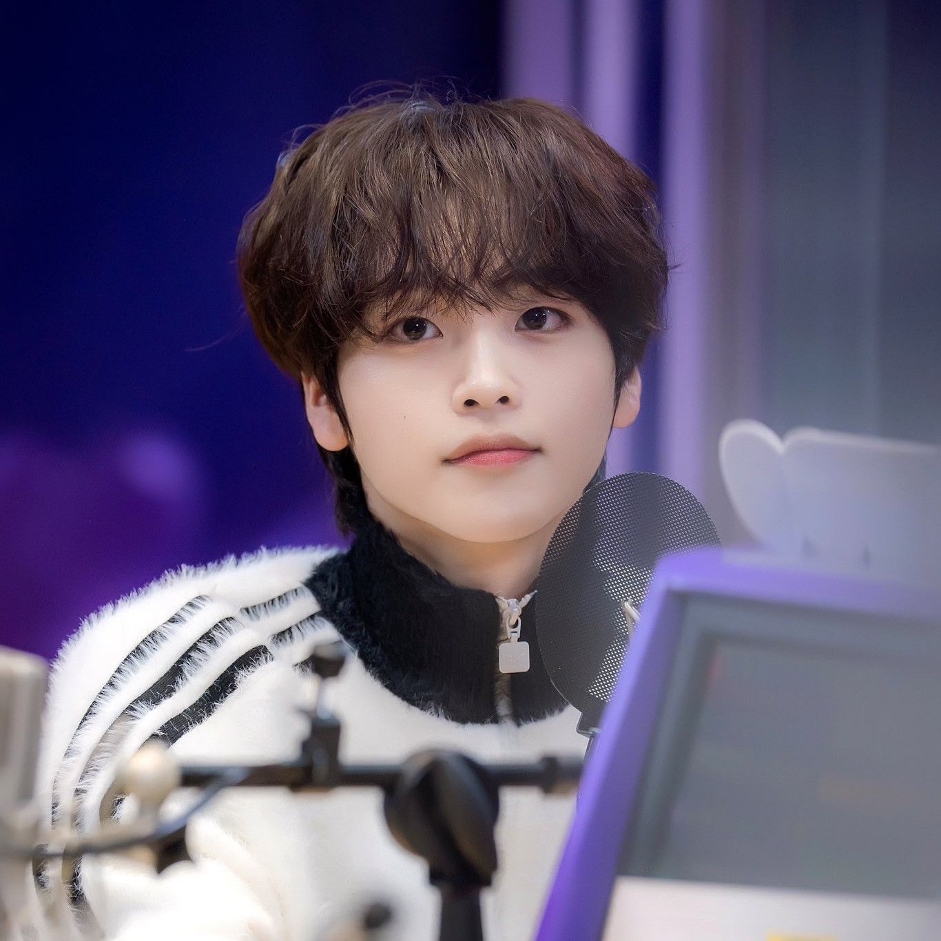 Recent activity shot of Hyeongjun (CRAVITY)