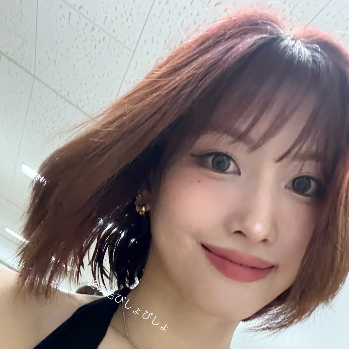 Behind-the-scenes cut of Momo (TWICE)