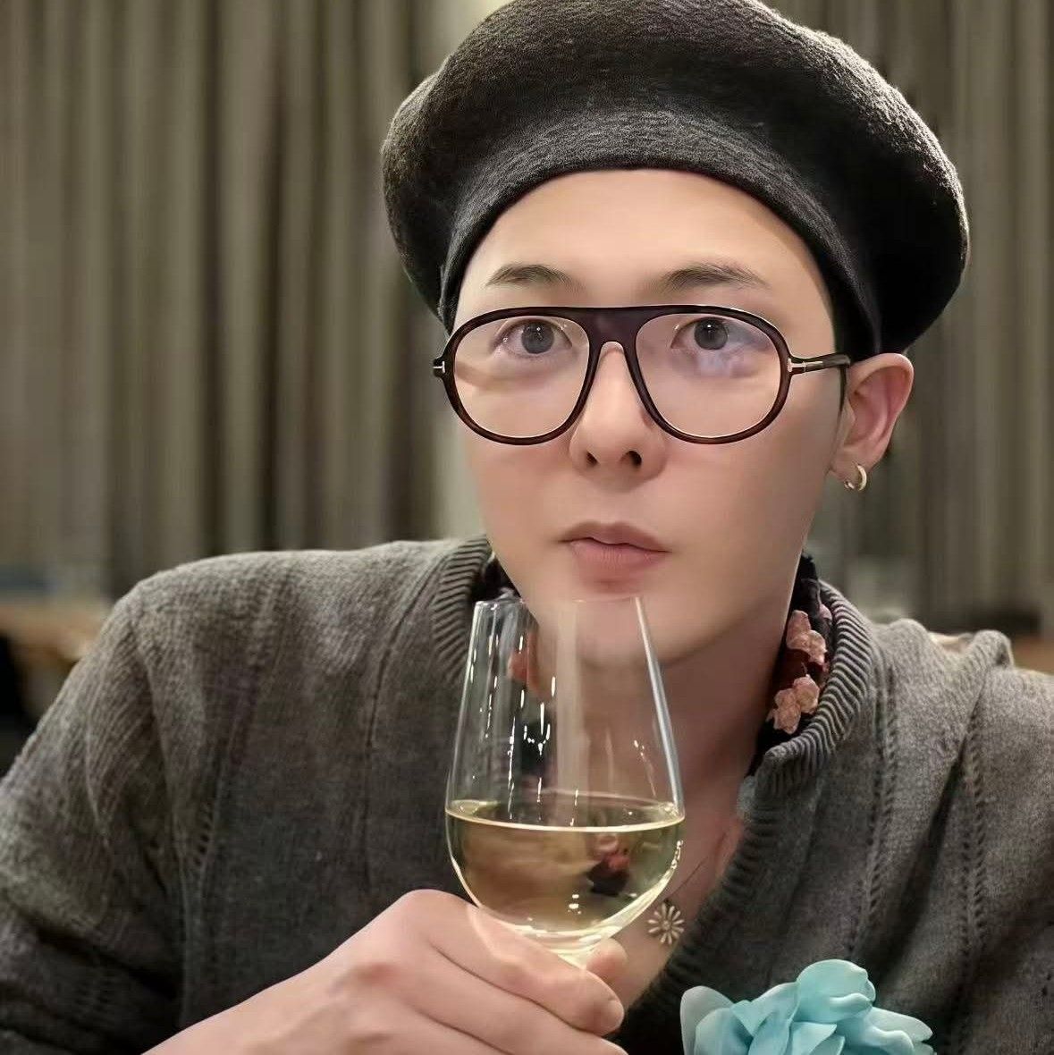 Momen yang diabadikan oleh penggemar G-DRAGON (BIGBANG)