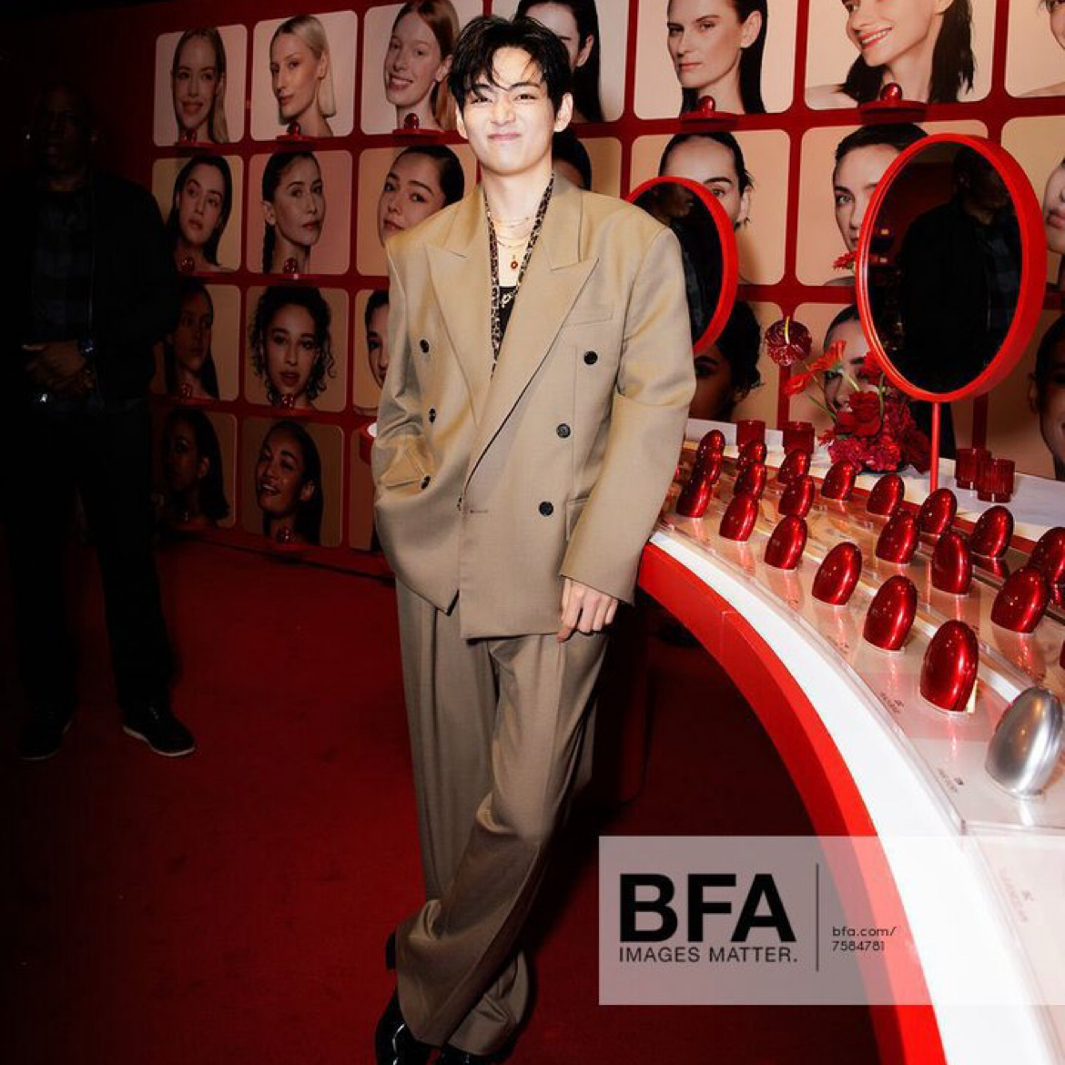 Foto aktivitas terbaru V (BTS)