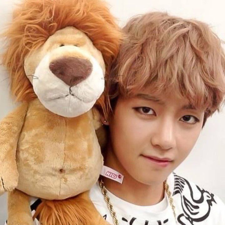 Latest photo of V (BTS)