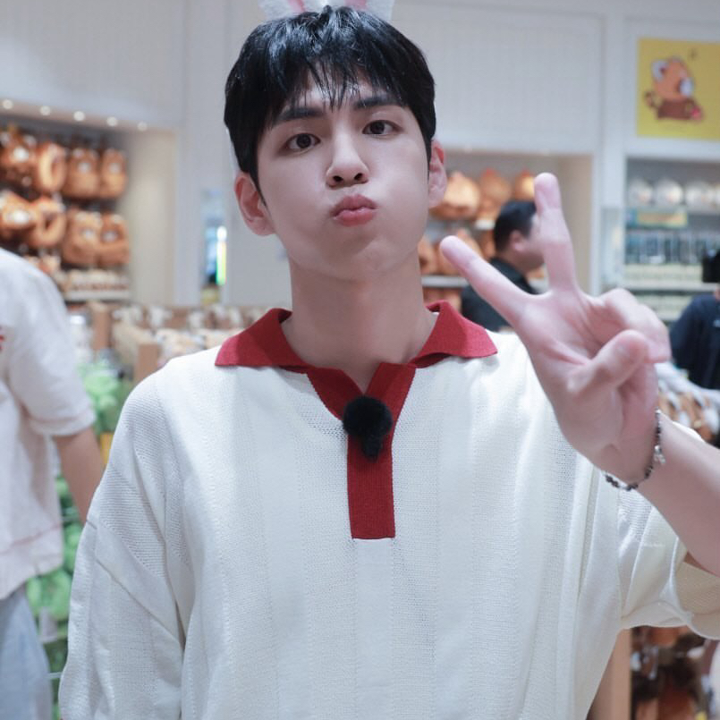 Latest photo of Wonpil (DAY6)
