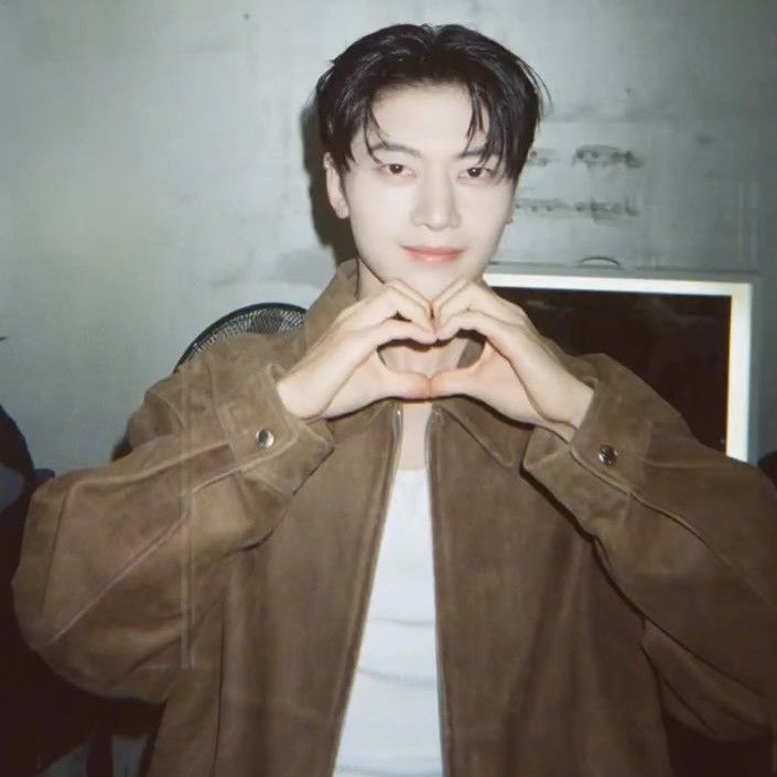 Recent activity shot of Seok Matthew (ZEROBASEONE)